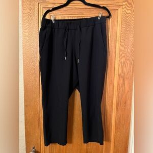Lululemon On the Fly black cropped woven pants